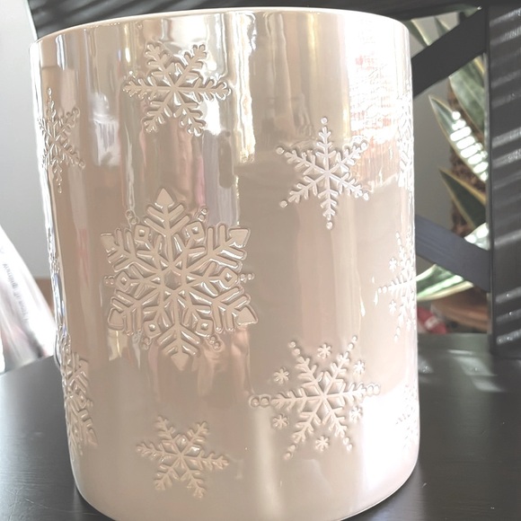 ❄️Beautiful white snowflake ceramic crock ❄️ NWT❄️ - Picture 5 of 8